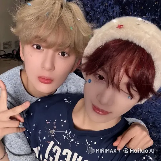 Cosmic Love: An Intimate Starlit Kiss – AI Generated Video | Hailuo AI