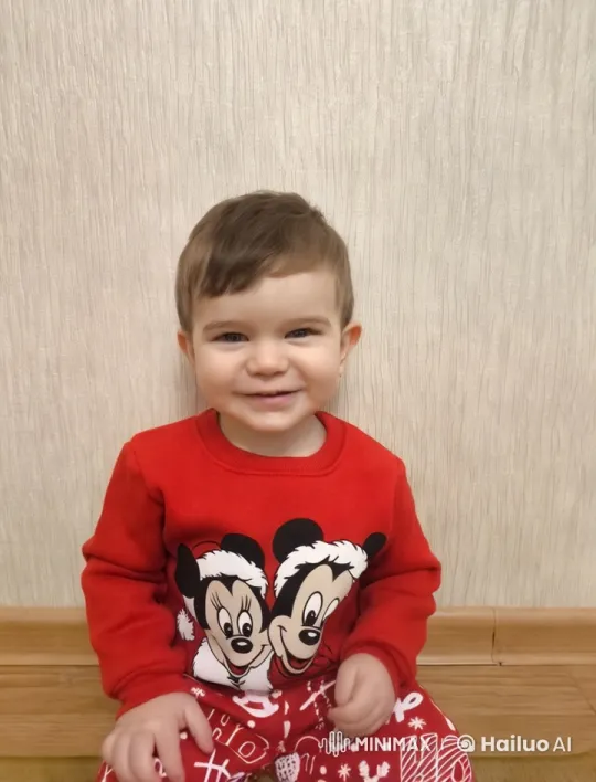 Child Dances Enthusiastically in Mickey Outfit – AI Generated Video | Hailuo AI