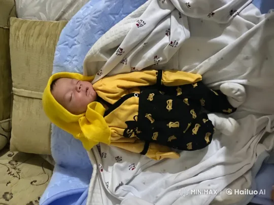 Baby's Joyful Dance in Star-Adorned Blanket – AI Generated Video | Hailuo AI