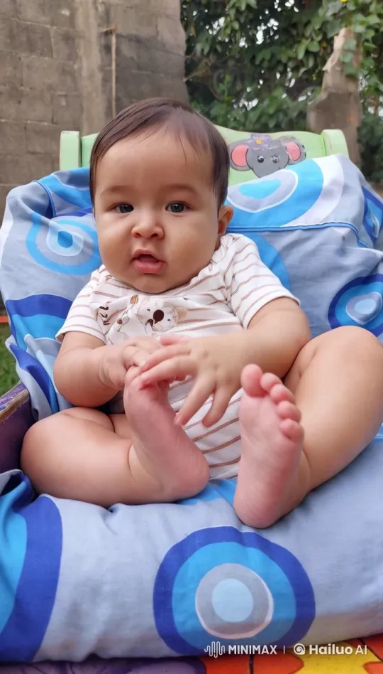 Baby Enthusiastically Performs Kung Fu in Garden – AI Generated Video | Hailuo AI