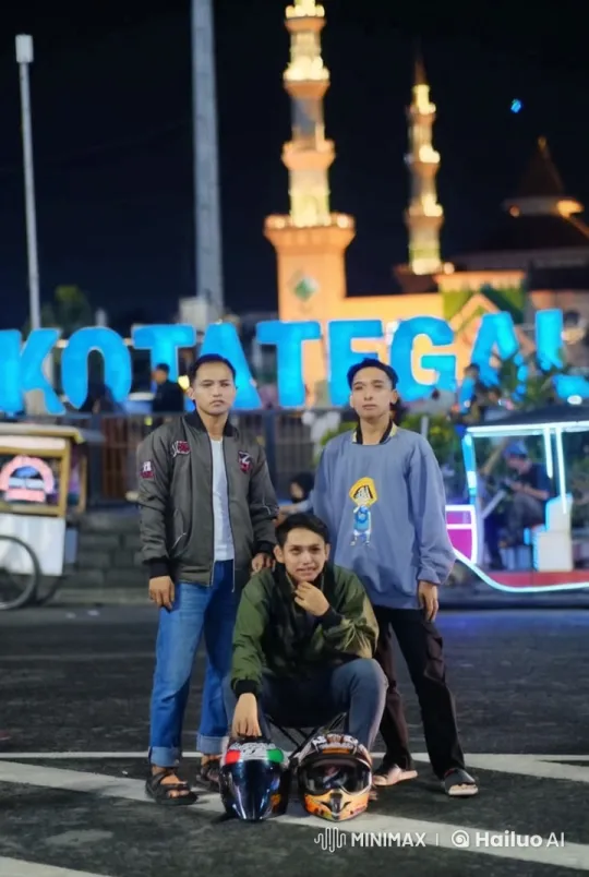 Friends Display Impressive Kungfu Skills at Night – AI Generated Video | Hailuo AI