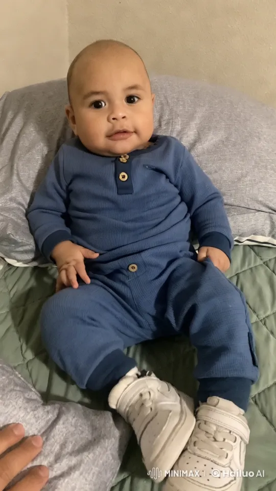 Baby's Joyful Dance in Cozy Bed Setting – AI Generated Video | Hailuo AI