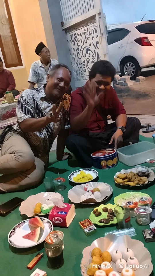 Intimate Couple Kissing on Outdoor Mat with Food – AI Generated Video | Hailuo AI