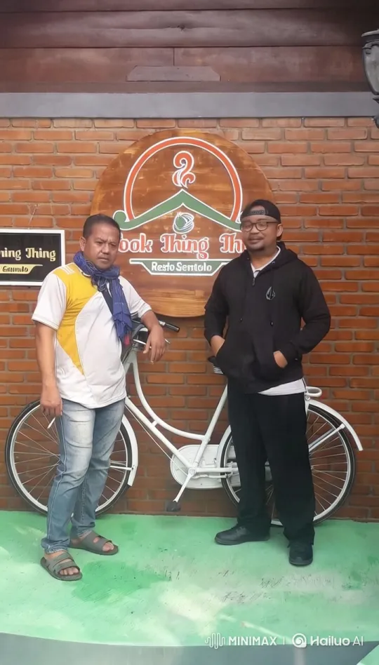 Wing Chun Practitioners Demonstrate Skills at 'Kobok Thing Thing Resto Sentolo' – AI Generated Video | Hailuo AI