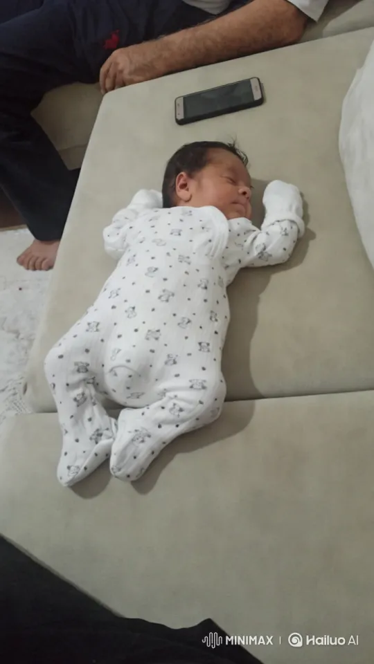 Baby's Joyful Dance and Attempts to Stand – AI Generated Video | Hailuo AI