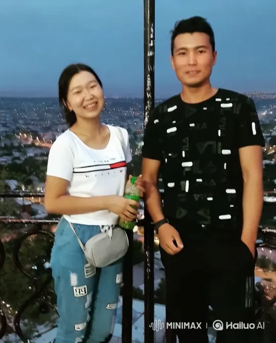 Frozen's Olaf Surprises Couple on Balcony with Snow – AI Generated Video | Hailuo AI