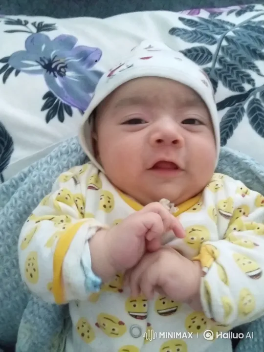 Baby Dances Gracefully in Emoji Outfit – AI Generated Video | Hailuo AI
