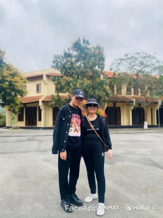 Aesthetic Scene: Couple by Traditional Building in Serene Setting – AI Generated Video | Hailuo AI