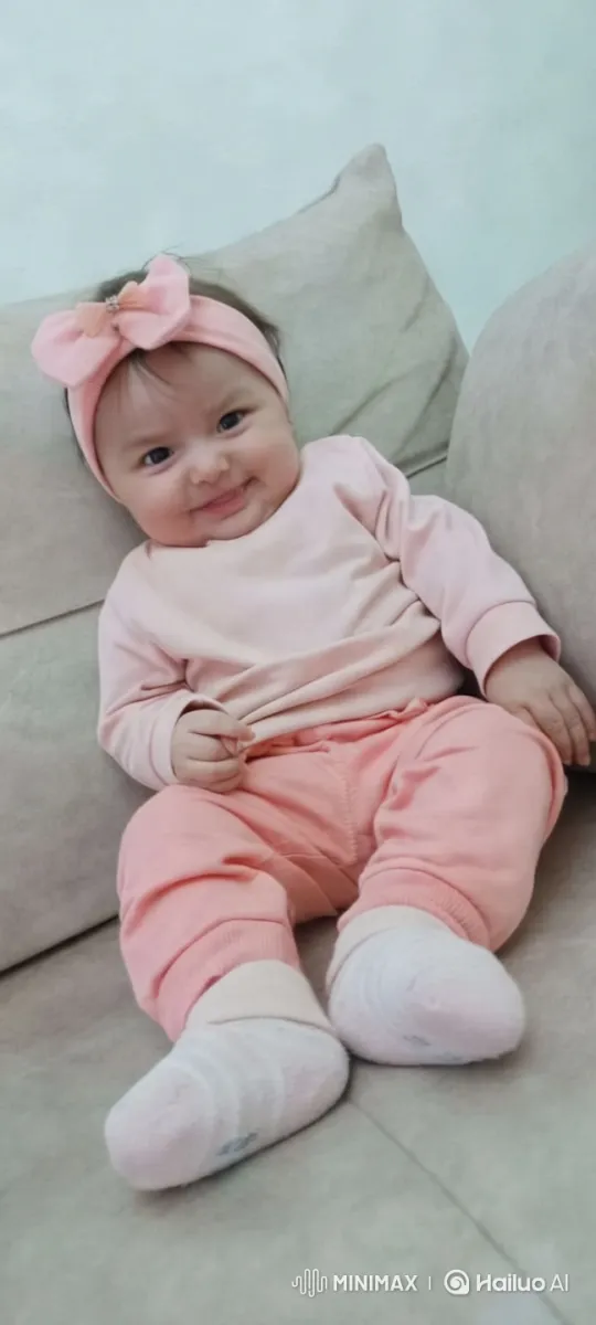 Baby's Playful Dance in Cozy Pink Outfit – AI Generated Video | Hailuo AI