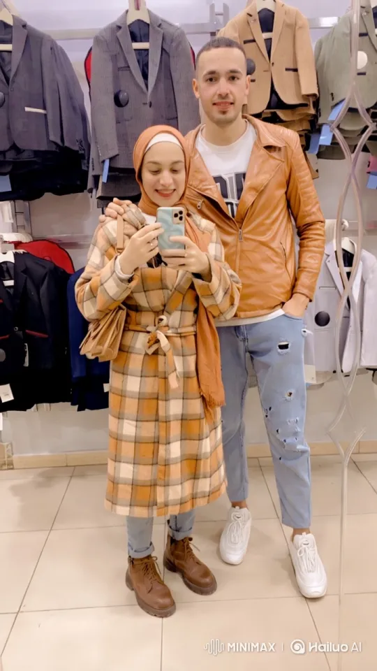 Couple Performs Kungfu in Clothing Store – AI Generated Video | Hailuo AI