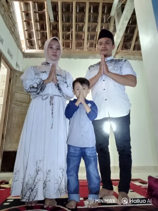 Family Performs Synchronized Kung Fu in Rustic Setting – AI Generated Video | Hailuo AI