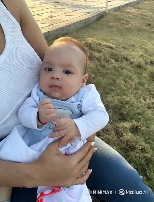 Baby Dancing Joyfully in Sunlit Grass – AI Generated Video | Hailuo AI