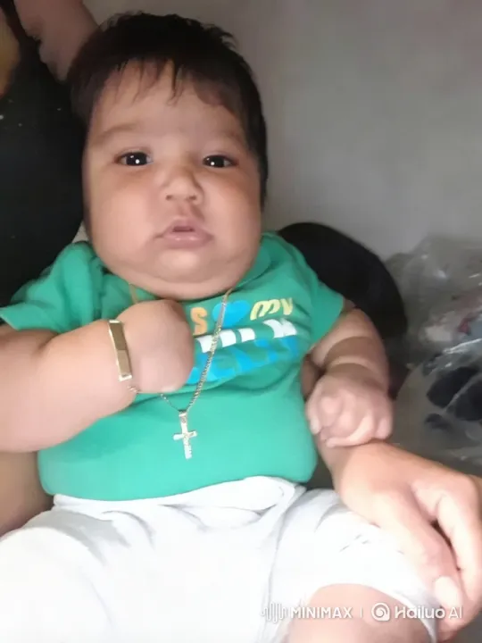 Baby Dances Joyfully in Neutral Indoor Setting – AI Generated Video | Hailuo AI
