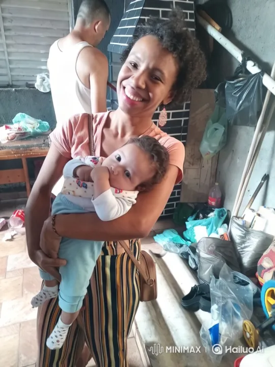 Cluttered Room: Woman, Baby, and Aesthetic Details – AI Generated Video | Hailuo AI