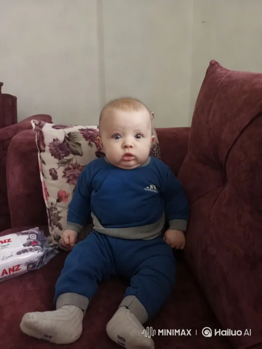 Baby's Joyful Play on Purple Couch – AI Generated Video | Hailuo AI