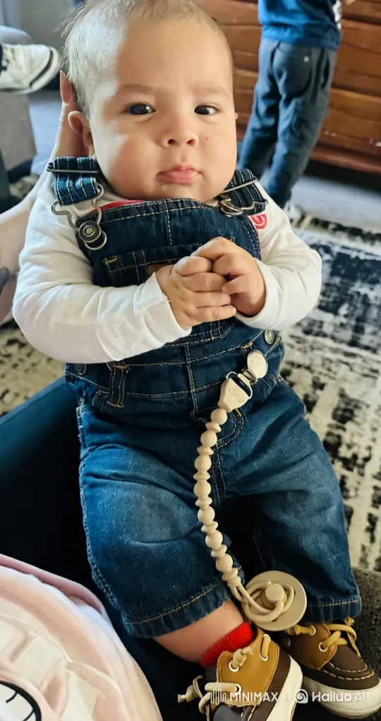 Baby Dancing Joyfully in Cozy Living Room – AI Generated Video | Hailuo AI