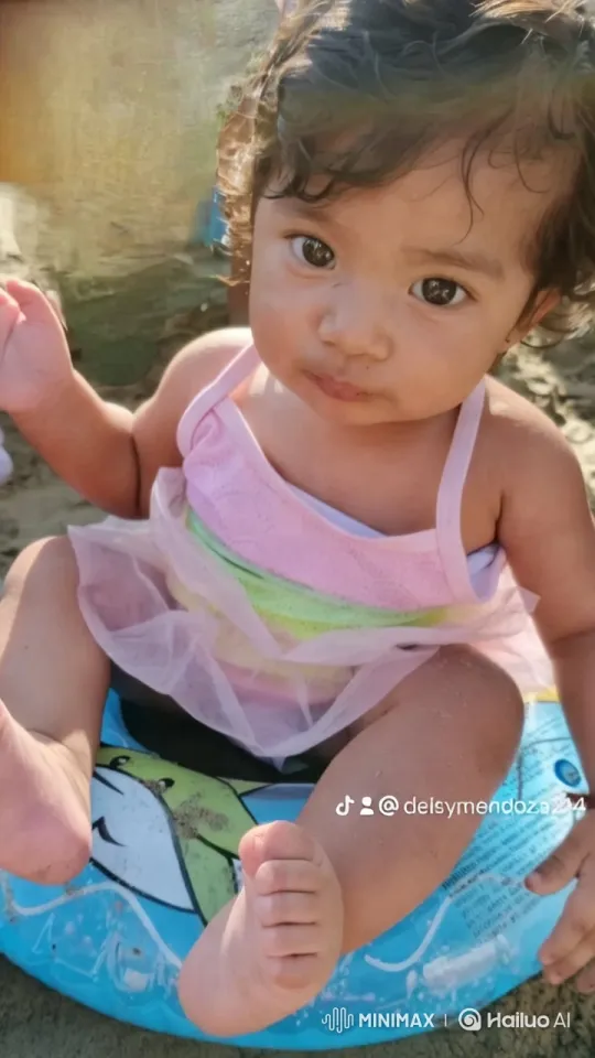 Child Playing on Beach with Vibrant Aesthetic – AI Generated Video | Hailuo AI