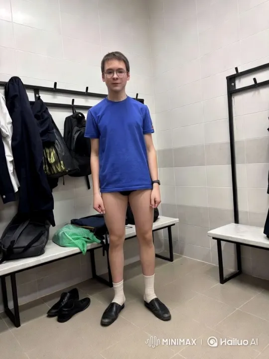 Fighter Prepares to Face Shrek in Dramatic Locker Room Scene – AI Generated Video | Hailuo AI