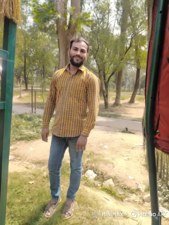 Park Scene: Man in Yellow Shirt, Lush Greenery, Dynamic Camera Angles – AI Generated Video | Hailuo AI