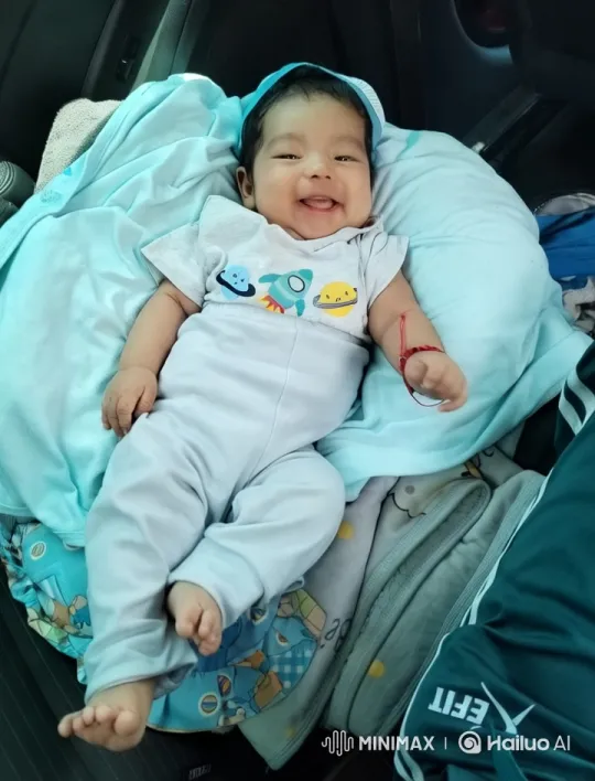 Baby's Playful Awakening and Dance in Car Seat – AI Generated Video | Hailuo AI