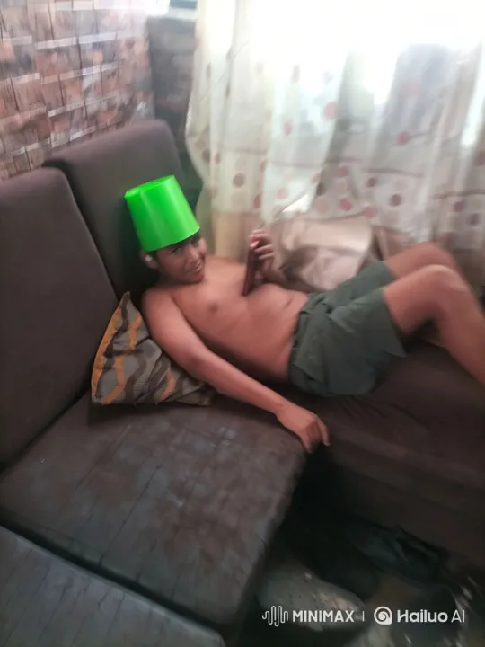 Shirtless Man Dances Energetically in Lived-In Setting – AI Generated Video | Hailuo AI