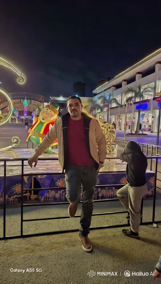 Man Dancing Cheerfully in Lively Shopping Area – AI Generated Video | Hailuo AI