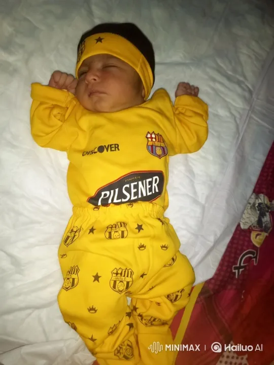 Baby in Yellow Outfit Dances with Joy – AI Generated Video | Hailuo AI