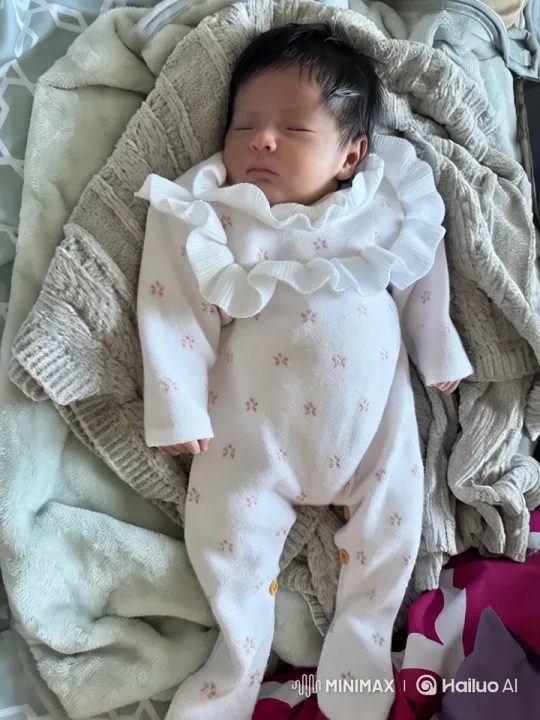 Baby Dancing Delightfully on Cozy Blanket – AI Generated Video | Hailuo AI