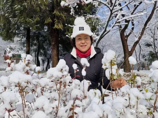 Dancer in Winter Wonderland Captures Joyful Contrast – AI Generated Video | Hailuo AI