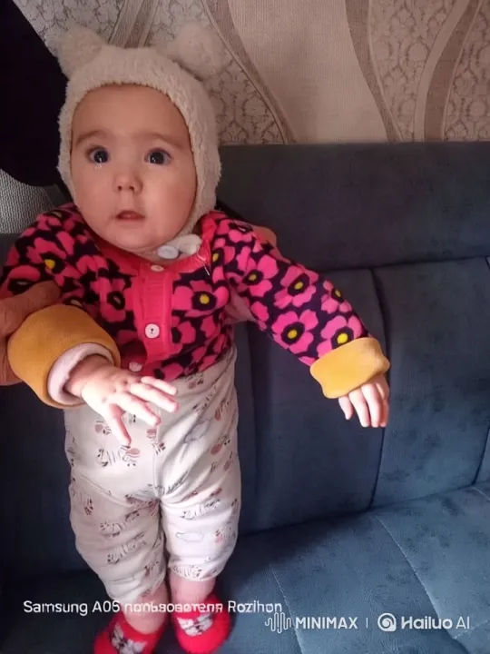 Baby in Cozy Outfit Stands on Couch, Captivating Scene – AI Generated Video | Hailuo AI