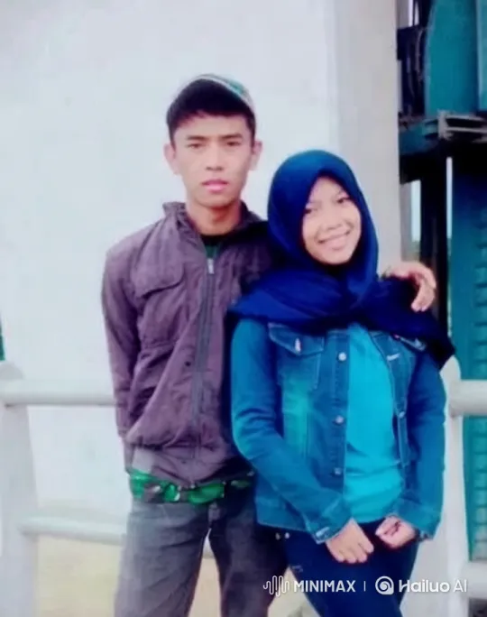 Couple's Serene Moment in Intimate Portrait – AI Generated Video | Hailuo AI