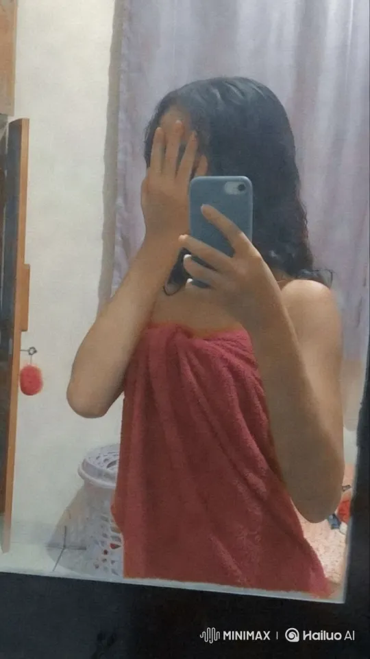 Young Woman Reflects in Intimate Mirror Selfie – AI Generated Video | Hailuo AI