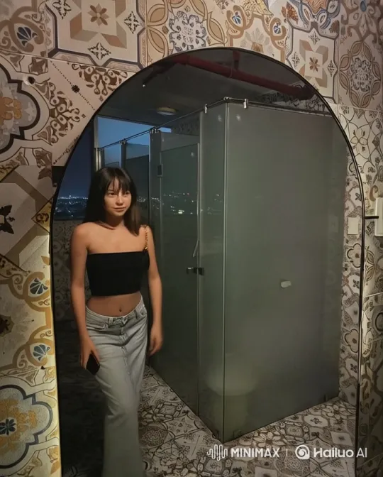 Girl Plays Guitar in Cozy, Modern Room - Live2D Animation – AI Generated Video | Hailuo AI