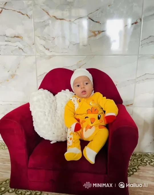 Baby's Graceful Dance and Playful Kung Fu in Elegant Setting – AI Generated Video | Hailuo AI