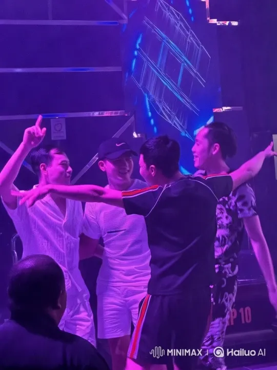 Vibrant Kung Fu Fight with Dynamic Camera Work – AI Generated Video | Hailuo AI