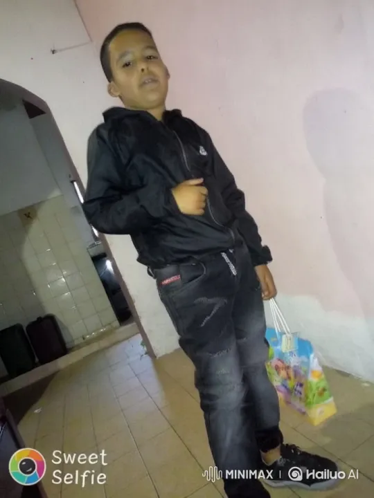 Young Person Dancing with Gift Bag in Indoor Setting – AI Generated Video | Hailuo AI