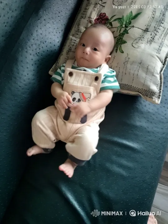 Baby Dancing Playfully on Couch with Joyful Energy – AI Generated Video | Hailuo AI