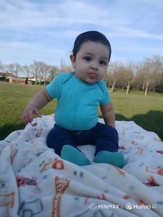 Baby in Park: Serene Scene with Gentle Motion – AI Generated Video | Hailuo AI