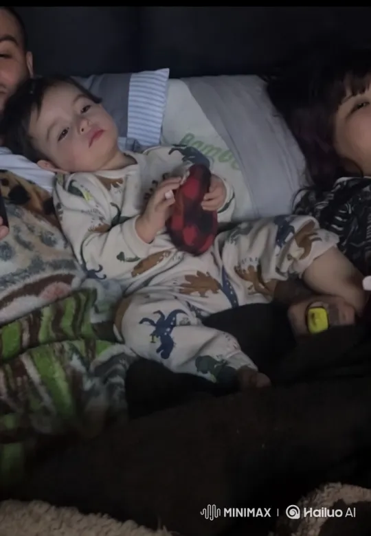 Family Bedtime: Child's Joyful Dance Routine – AI Generated Video | Hailuo AI