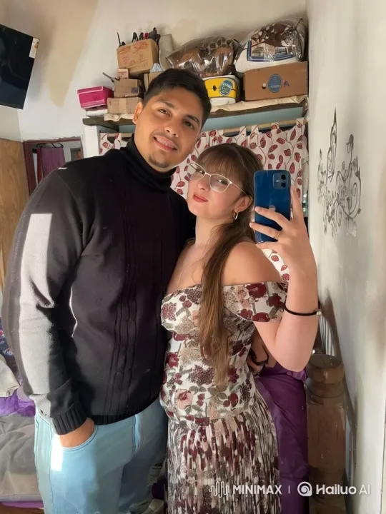 Couple Takes Cozy Mirror Selfie in Intimate Setting – AI Generated Video | Hailuo AI