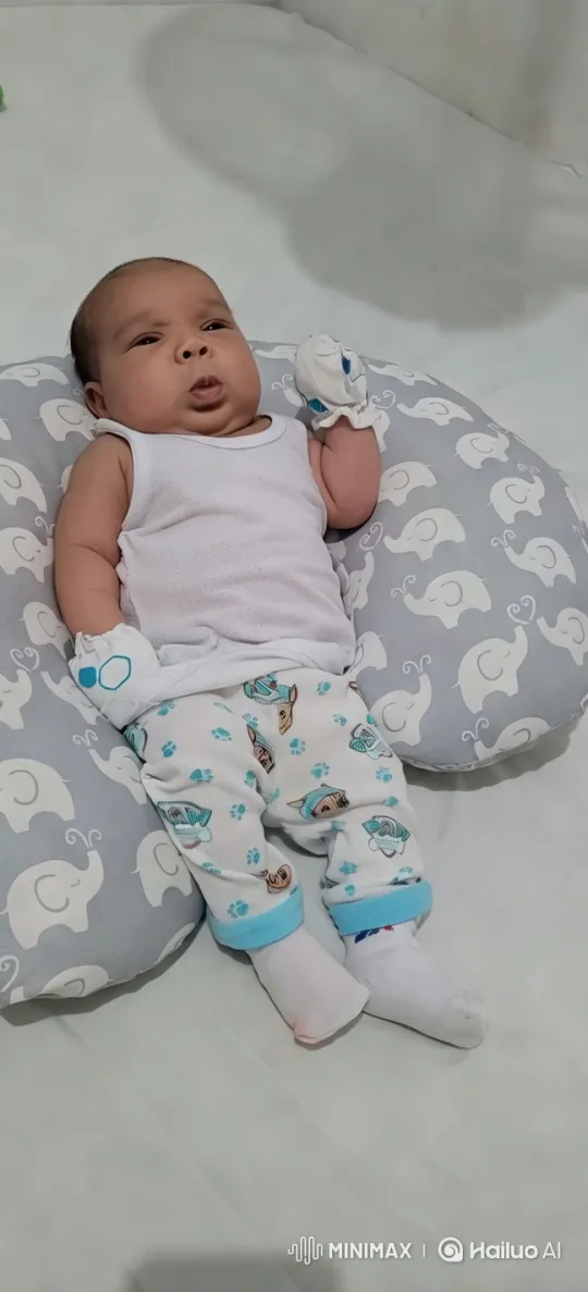 Baby Dancing Joyfully on Bed with Minimal Setup – AI Generated Video | Hailuo AI