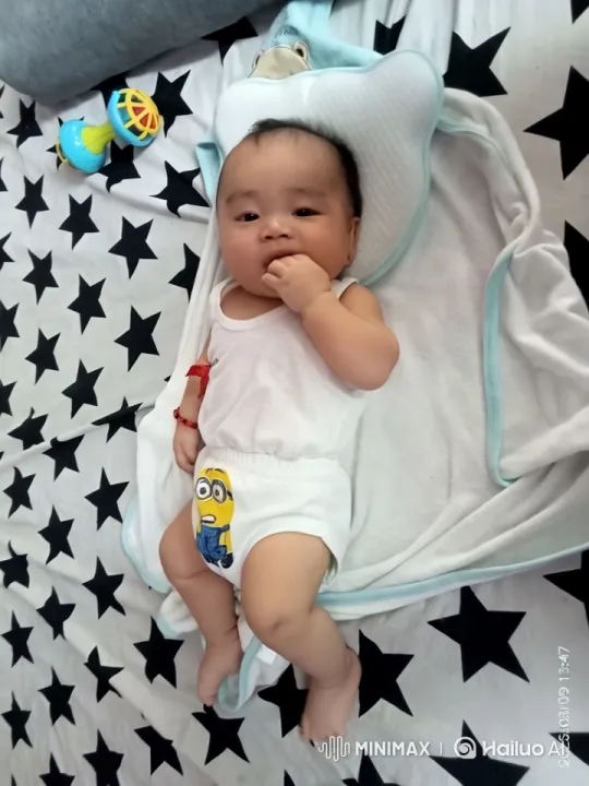 Baby's Adorable Kung Fu Dance in Playful Setting – AI Generated Video | Hailuo AI