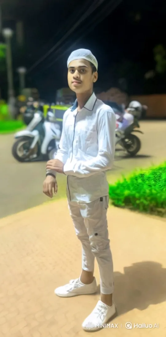 Young Man in White at Night: Aesthetic Scene with Dynamic Camera Work – AI Generated Video | Hailuo AI
