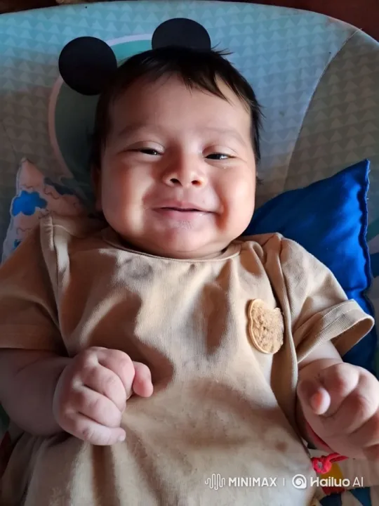 Baby Dancing Adorably in Cozy Surroundings – AI Generated Video | Hailuo AI