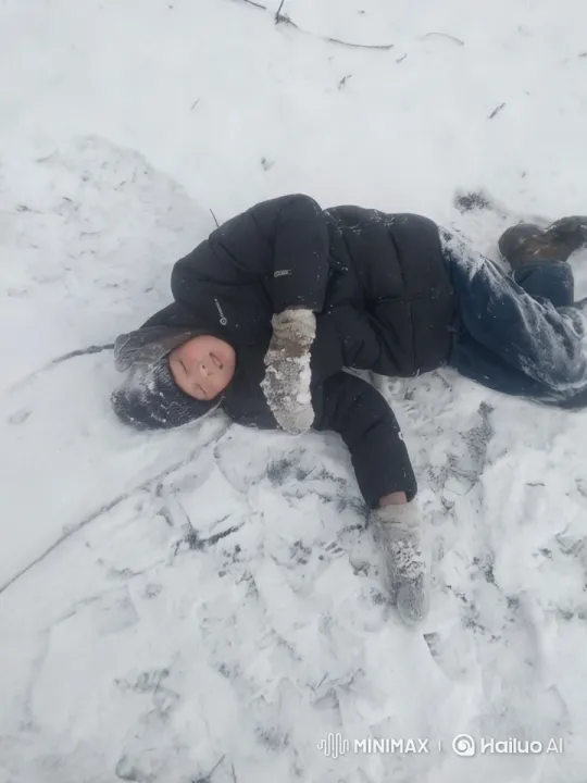 Winter Runner Enjoys KFC Meal After Snowy Jog – AI Generated Video | Hailuo AI