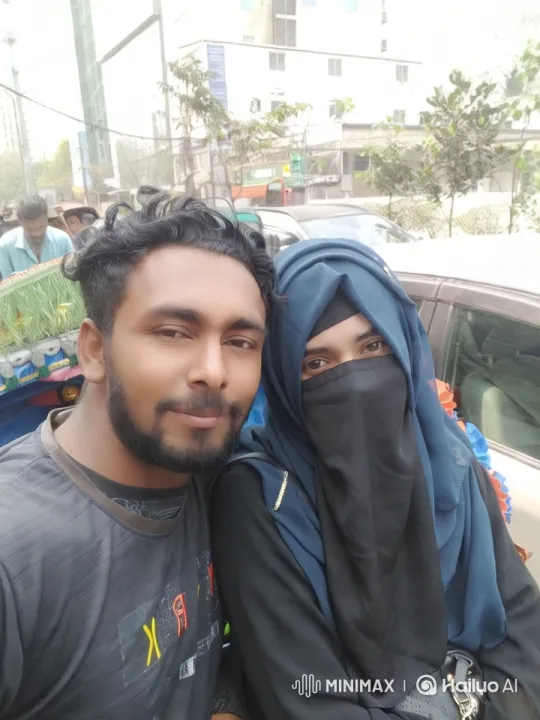 Vibrant Urban Street Scene with Close-up of Couple on Rickshaw – AI Generated Video | Hailuo AI