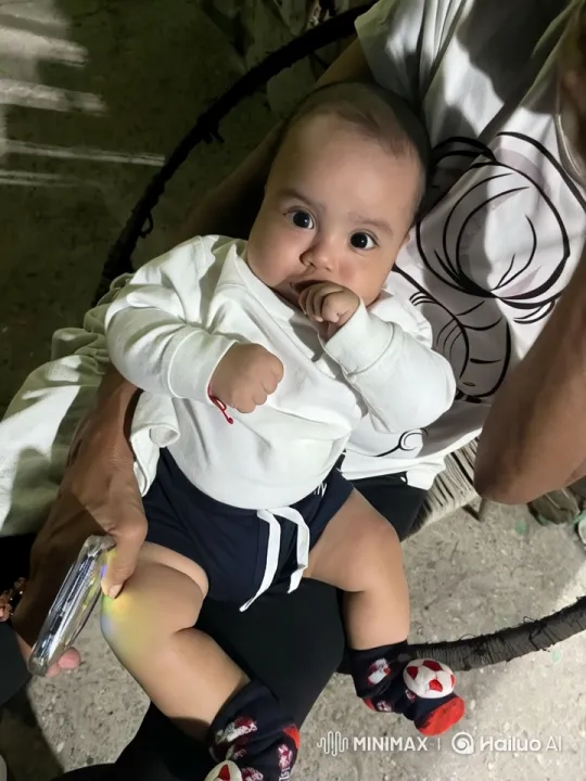 Baby Dancing Joyfully in Dynamic Lighting – AI Generated Video | Hailuo AI
