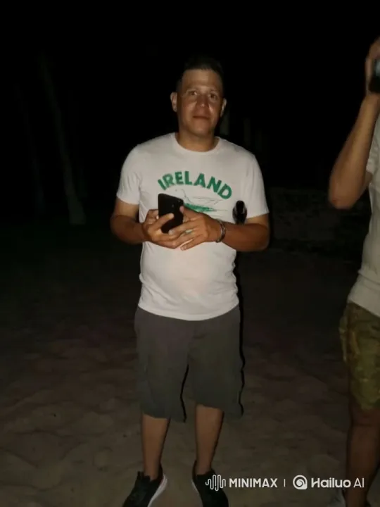 Nighttime Beach Dance Performance Captured on Smartphone – AI Generated Video | Hailuo AI