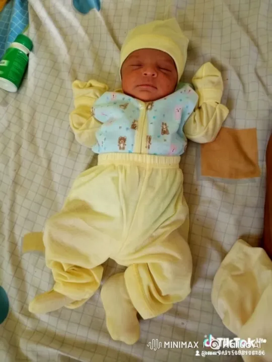 Cozy Baby on Checkered Bedspread with Soft Decor – AI Generated Video | Hailuo AI