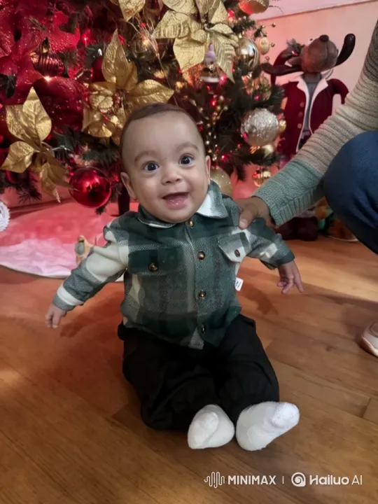 Baby's Joyful Dance in Christmas Cheer – AI Generated Video | Hailuo AI